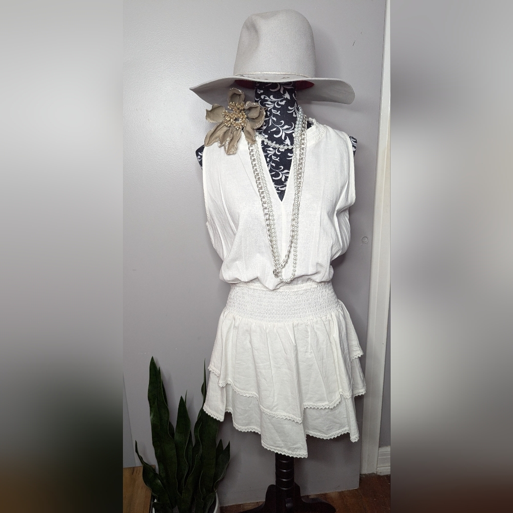 Elegant White Sleeveless Dress Brand AQUA